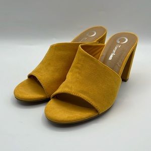 JOURNEE COLLECTION Womens Yellow D'orsay Design Cushioned Allea Slip On Shoes